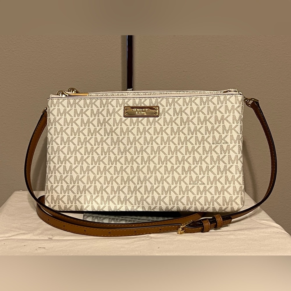 Michael Kors Jet Set Travel Double Zip Gusset Crossbody - Vanilla Signat…